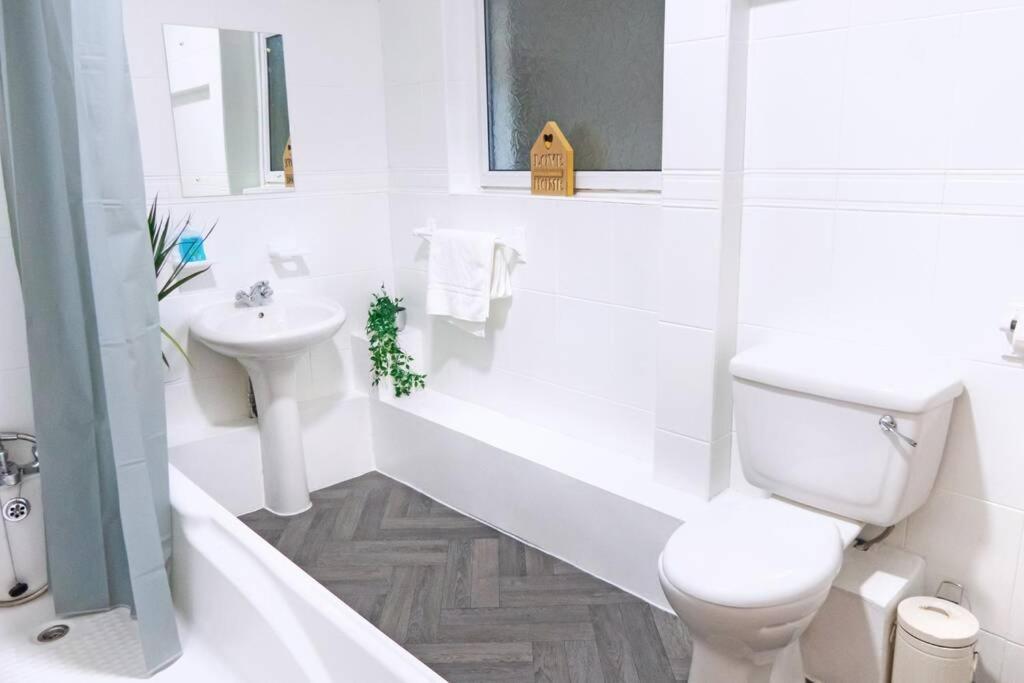 Apartment Up To 9 Close To Centre, Big Tv And Wifi كارديف المظهر الخارجي الصورة